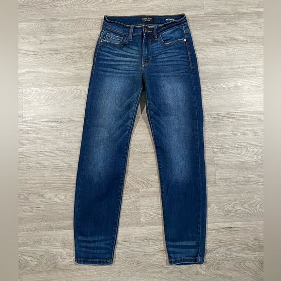Judy Blue‎ Relaxed Fit Angie Straight Leg Distressed Jeans JB82102DK Size 1/25 - Picture 3 of 9